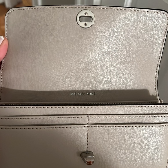 Michael Kors pocketbook and matching wallet - Picture 3 of 4